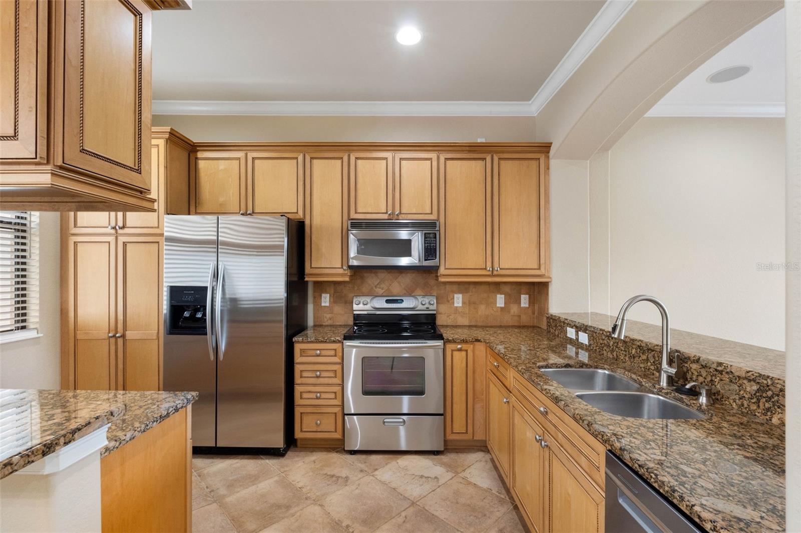 4815 YACHT CLUB DR #103
