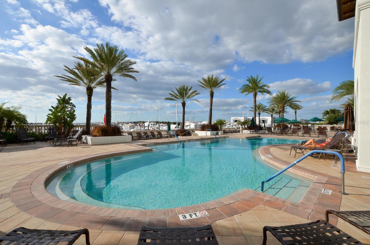 4815 YACHT CLUB DR #103