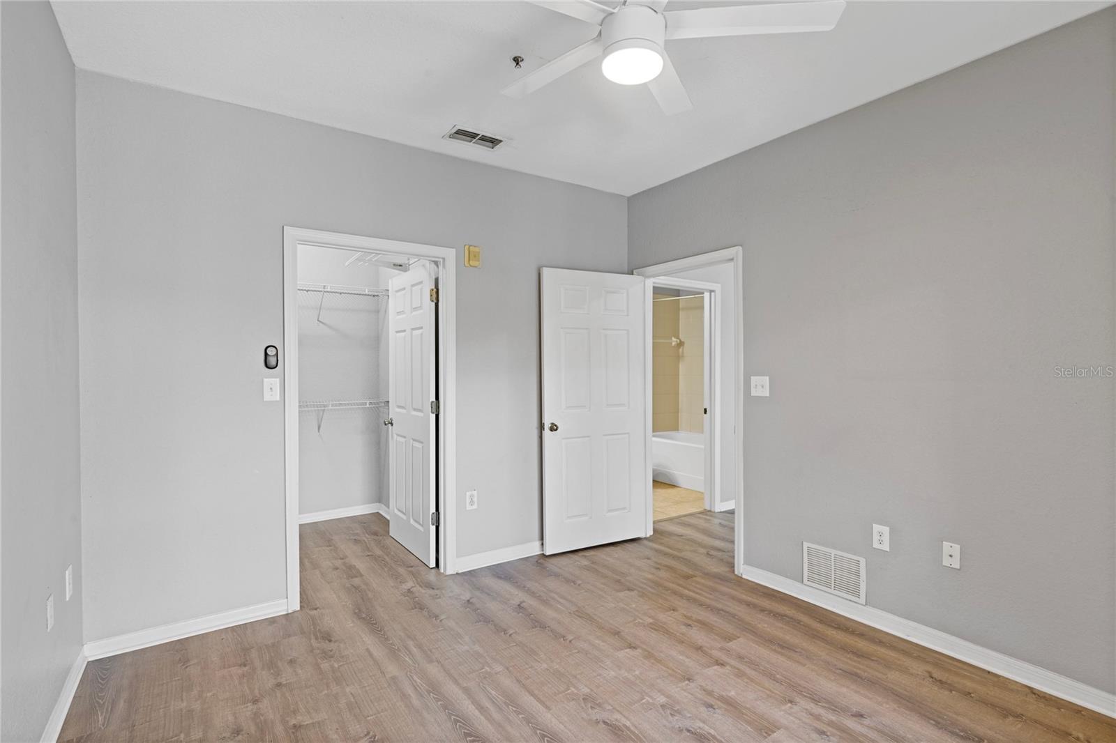 10105 COURTNEY OAKS CIR #203