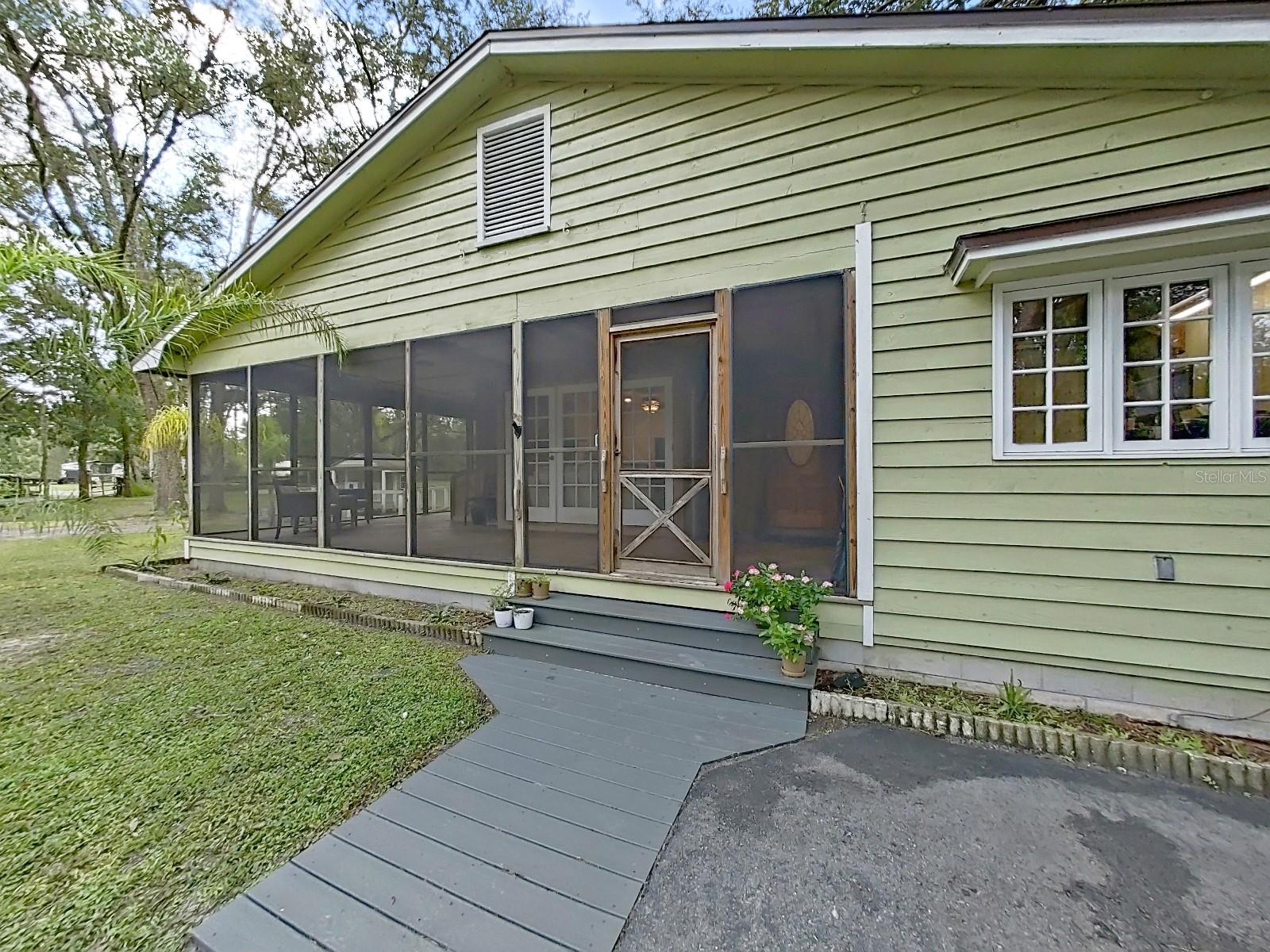 6075 COUNTRY CLUB RD