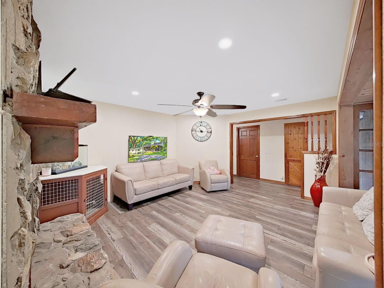 6075 COUNTRY CLUB RD