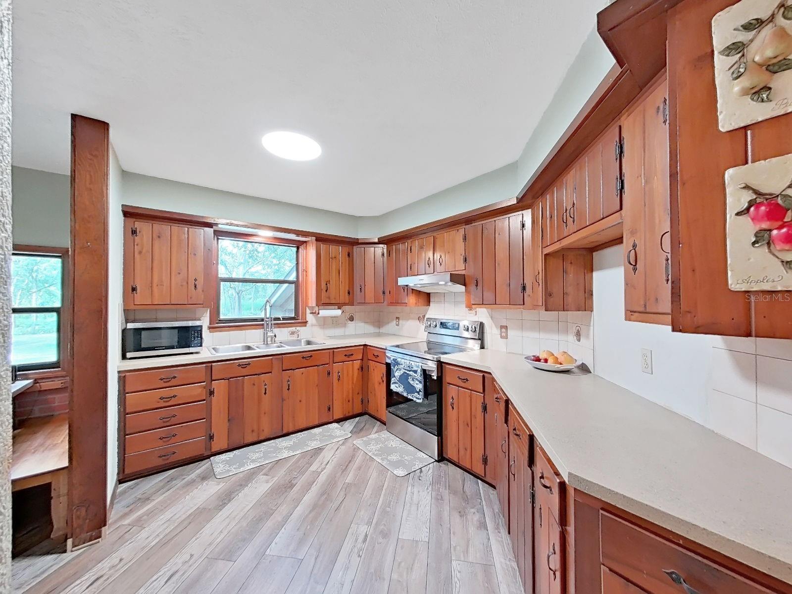 6075 COUNTRY CLUB RD