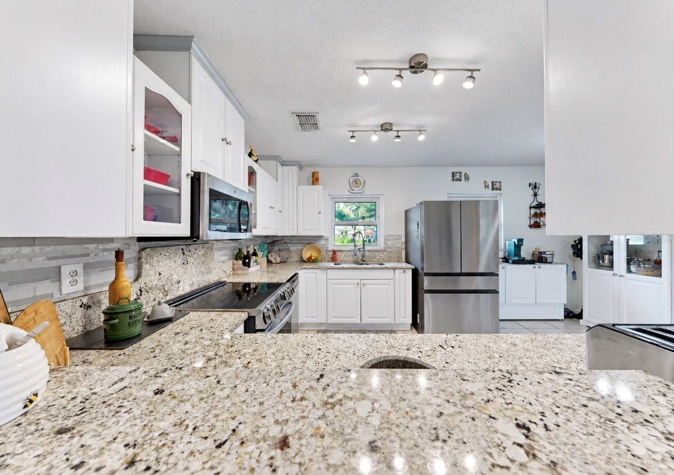 11004 RIVERVIEW DR