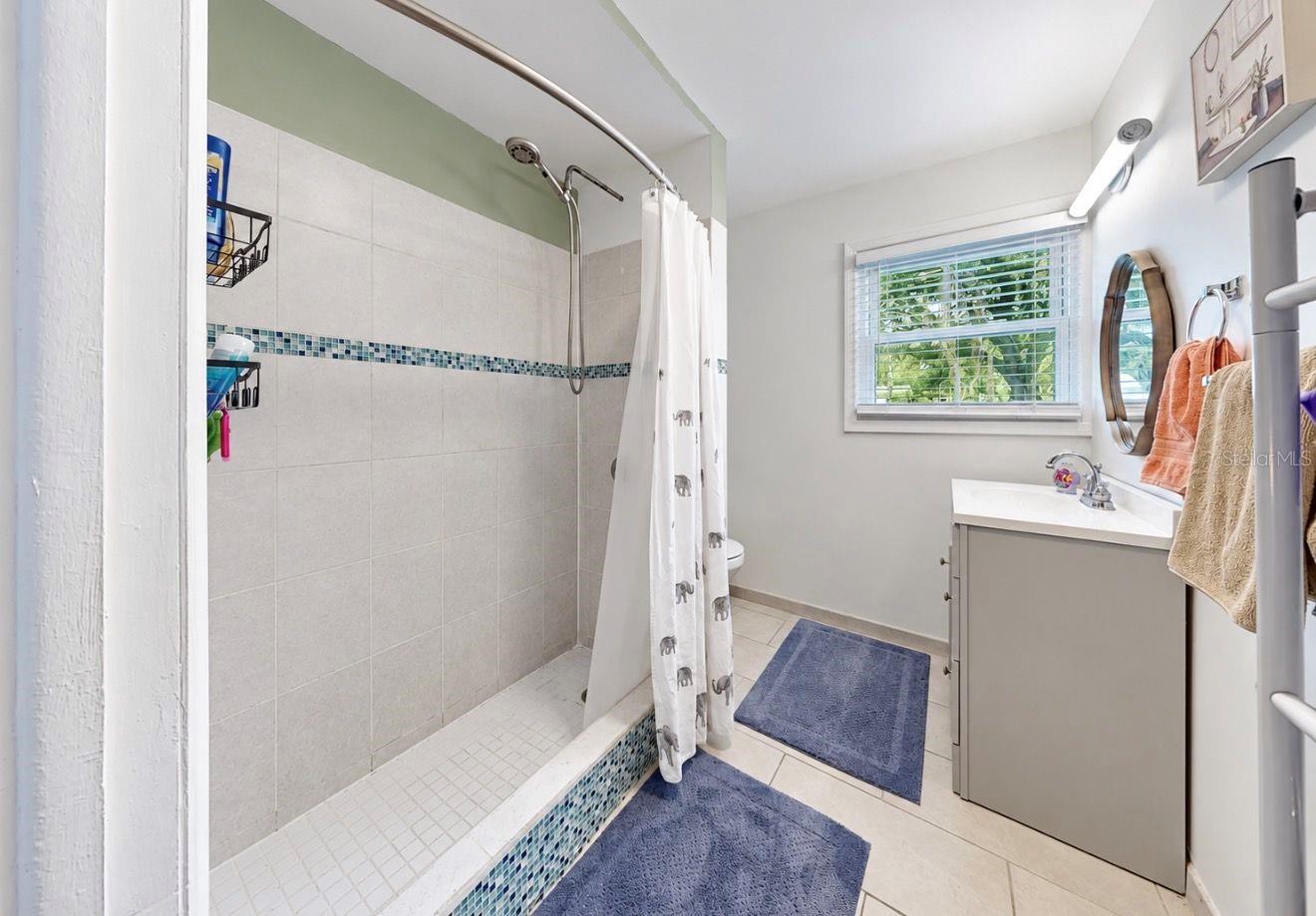 11004 RIVERVIEW DR