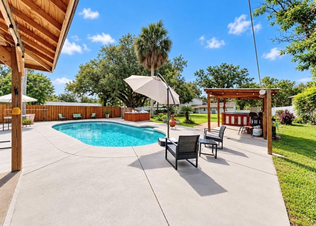 11004 RIVERVIEW DR