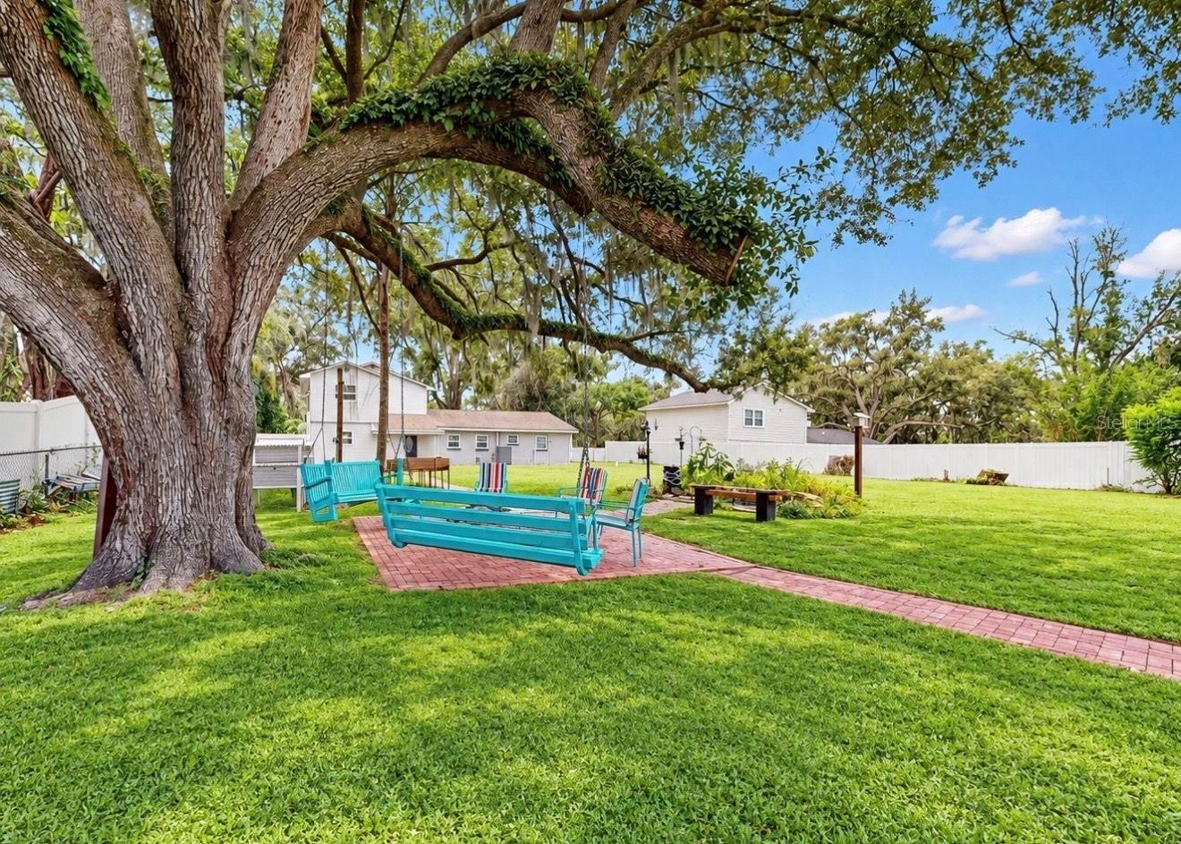 11004 RIVERVIEW DR