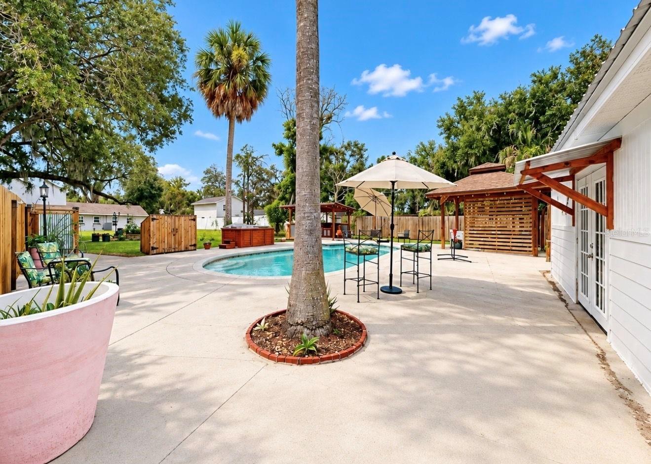 11004 RIVERVIEW DR
