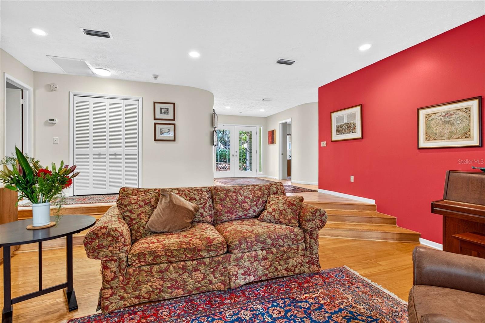 513 GARRARD DR