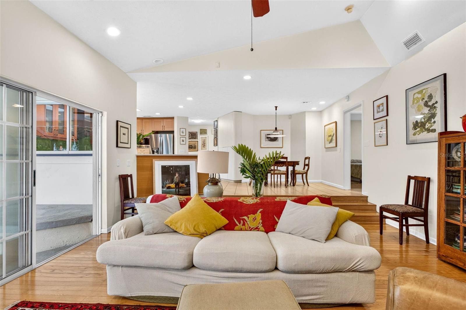 513 GARRARD DR