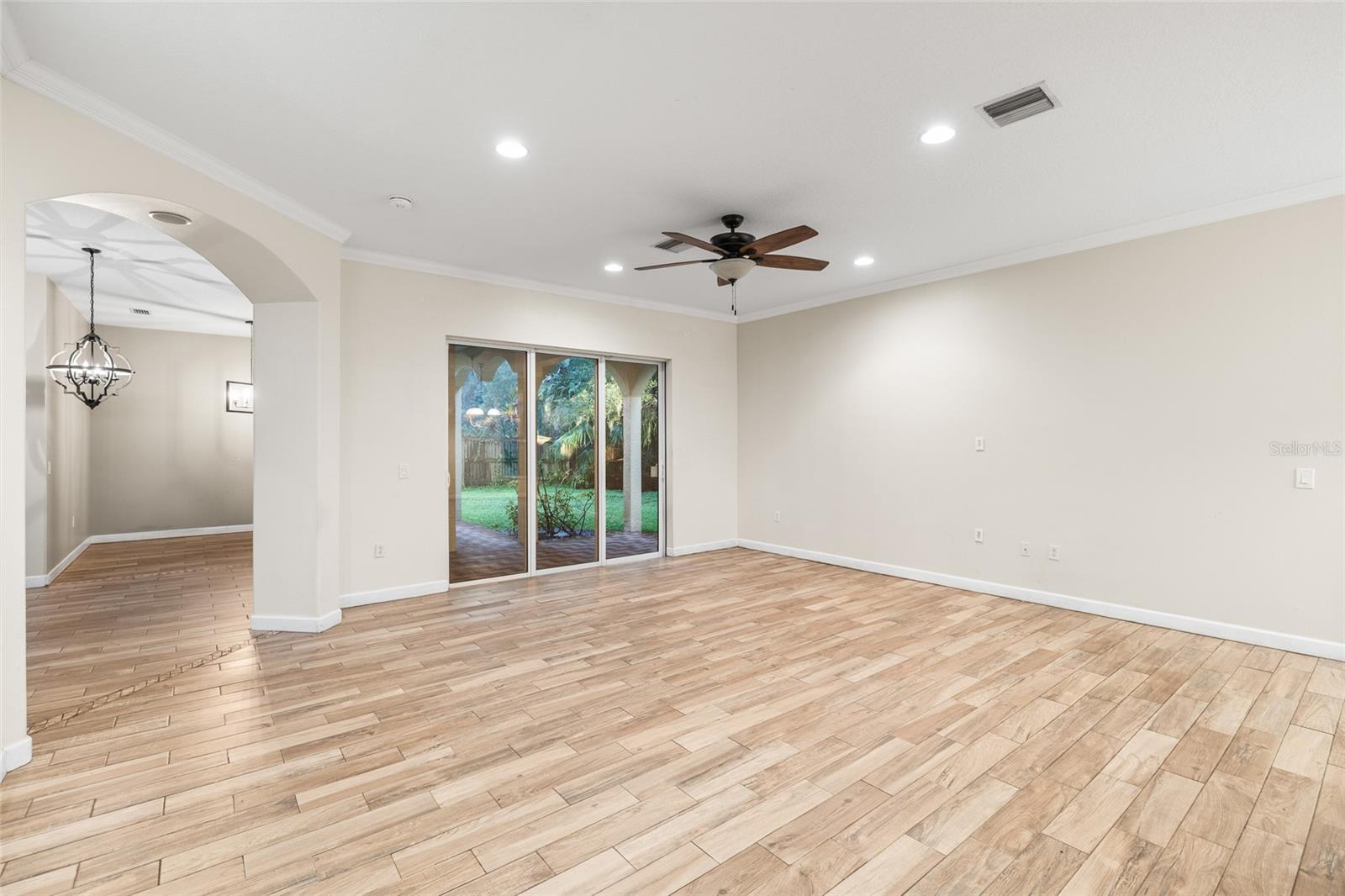 4117 WOODACRE LN