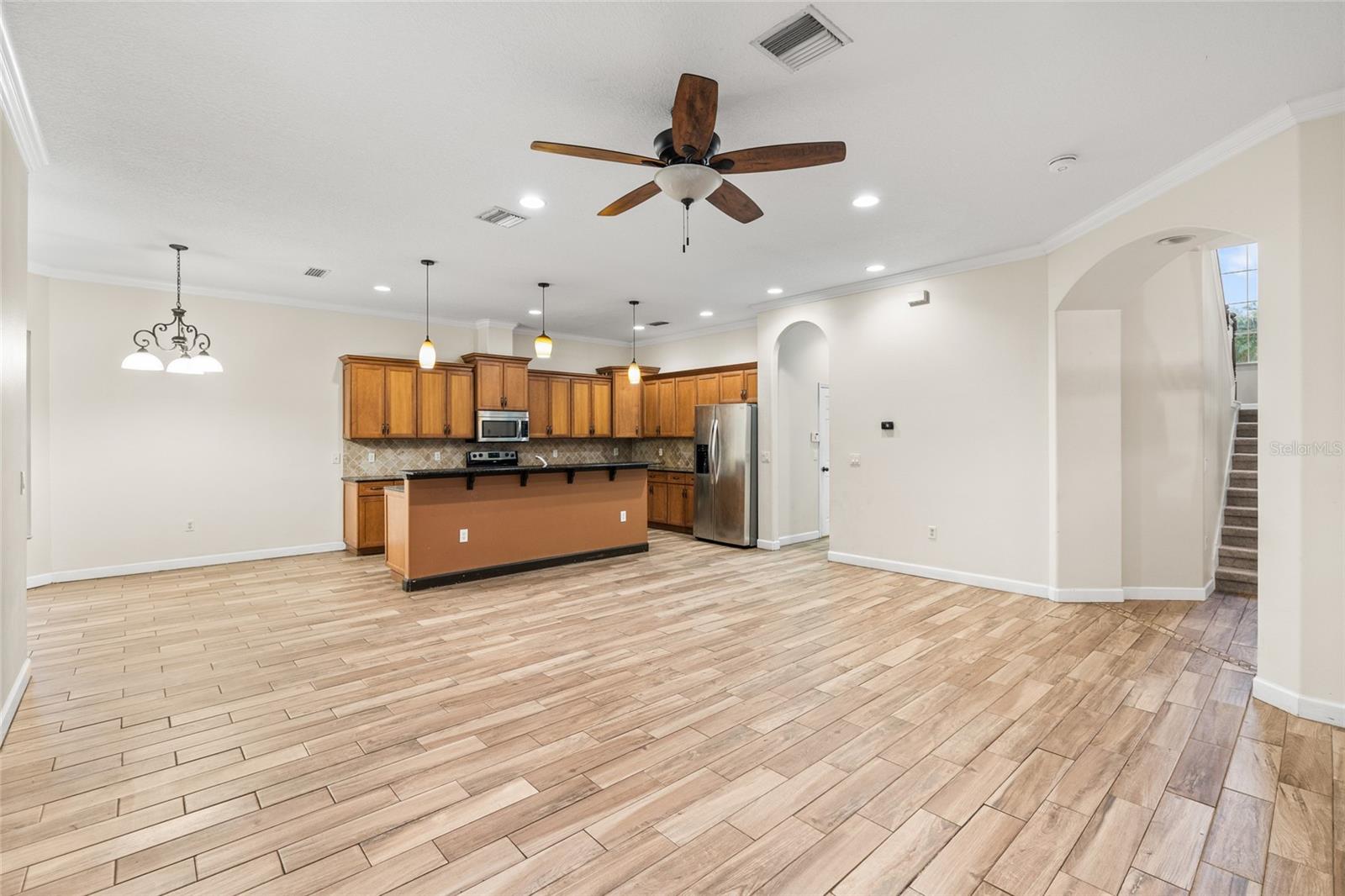 4117 WOODACRE LN