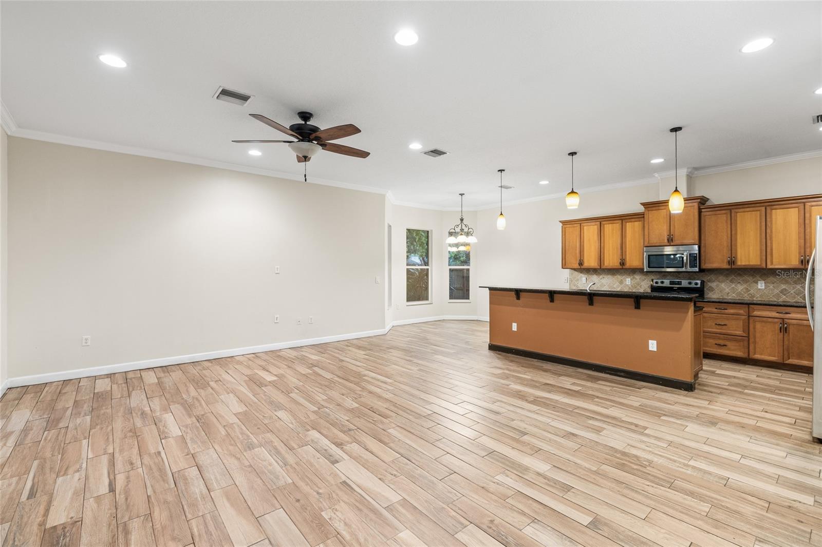 4117 WOODACRE LN