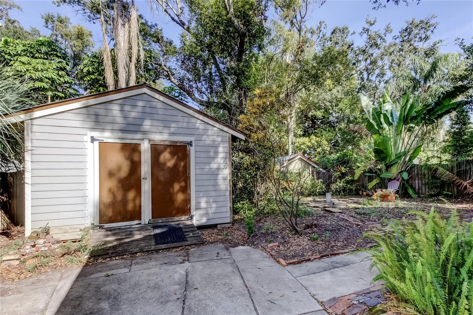 1004 E CRENSHAW ST