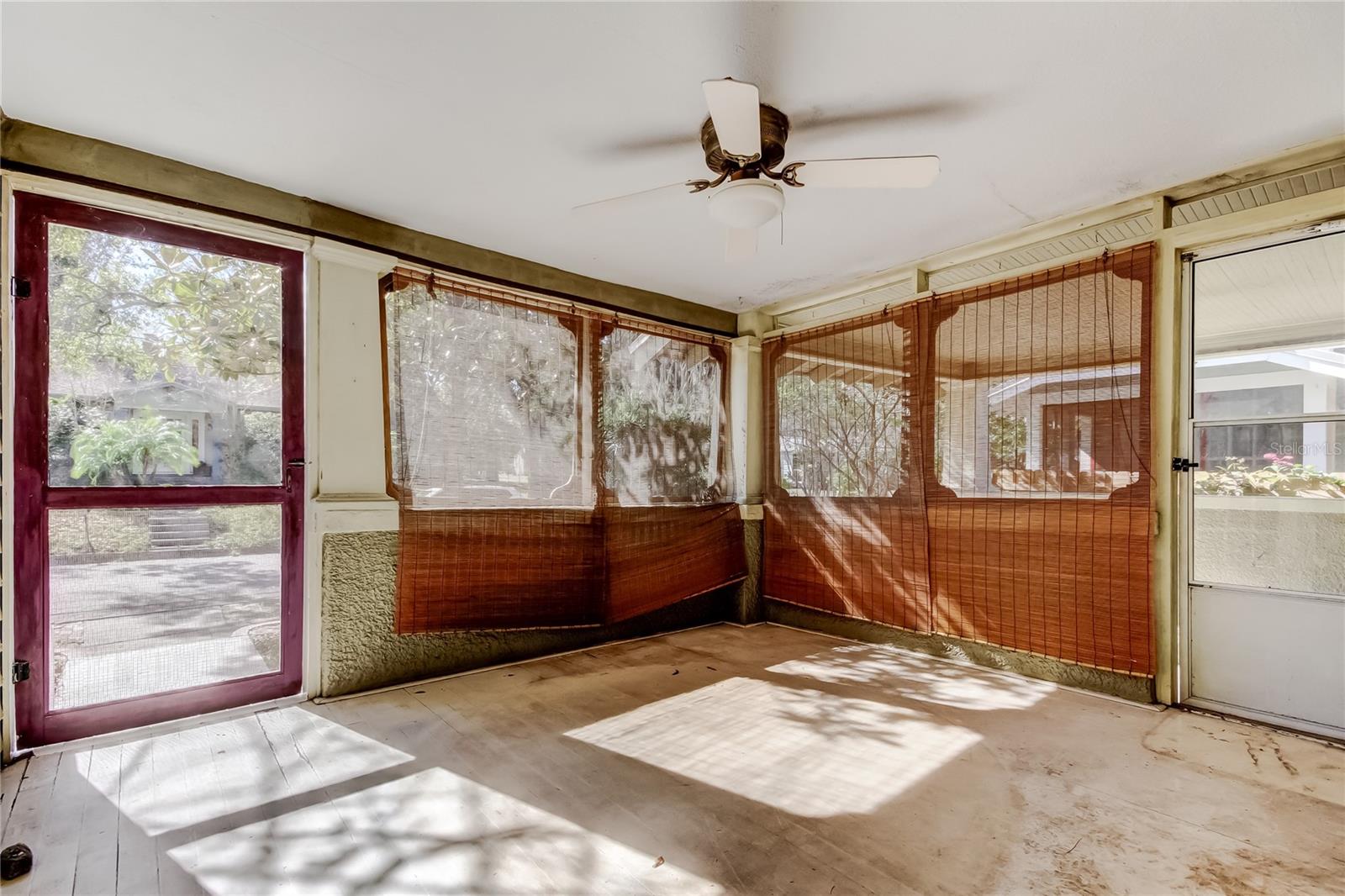 1004 E CRENSHAW ST