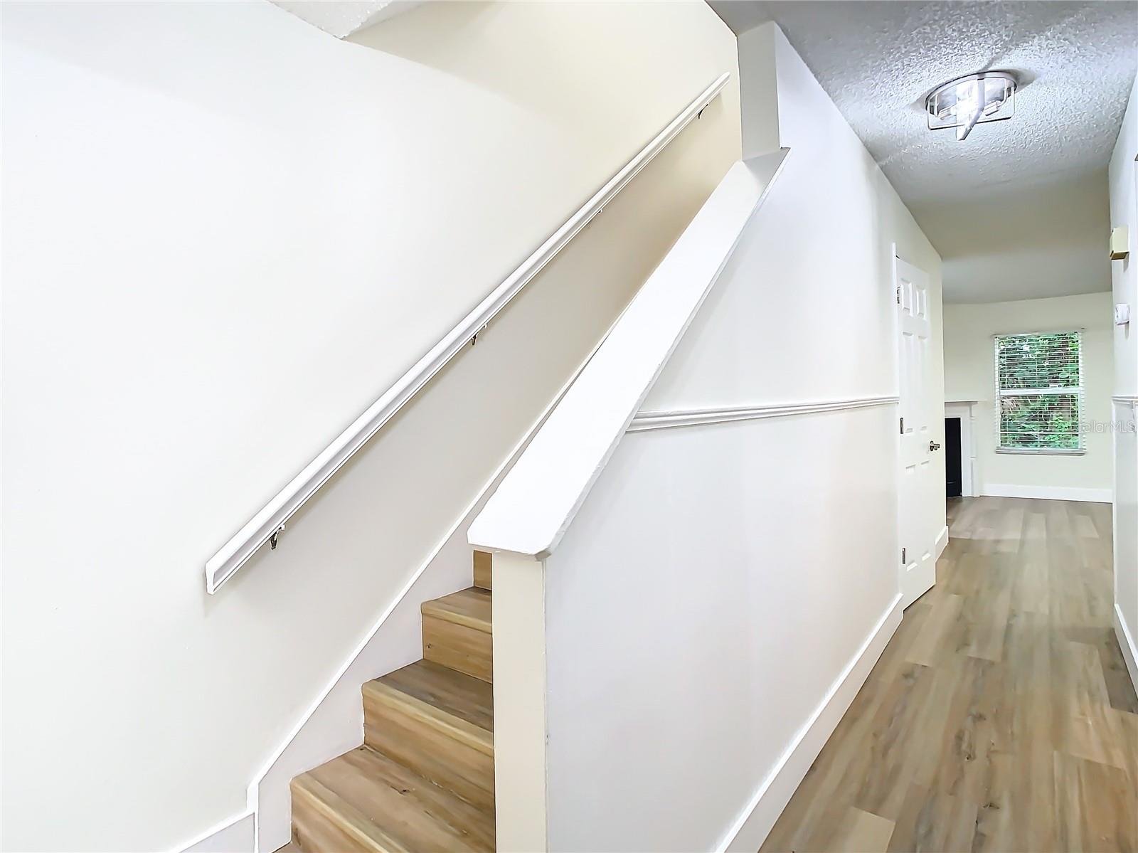 11237 CEDAR HOLLOW LN