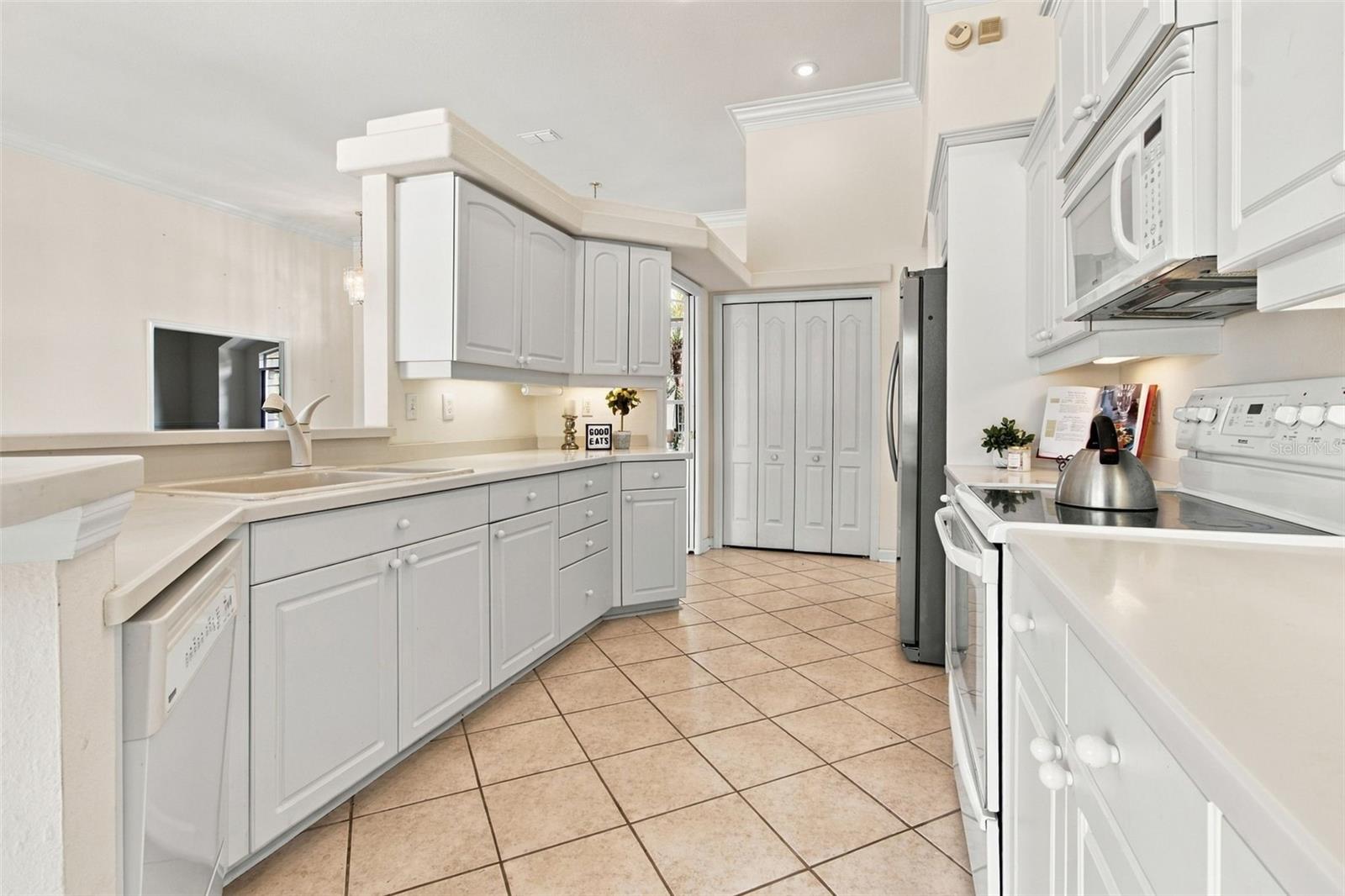 1301 FOX CHAPEL DR
