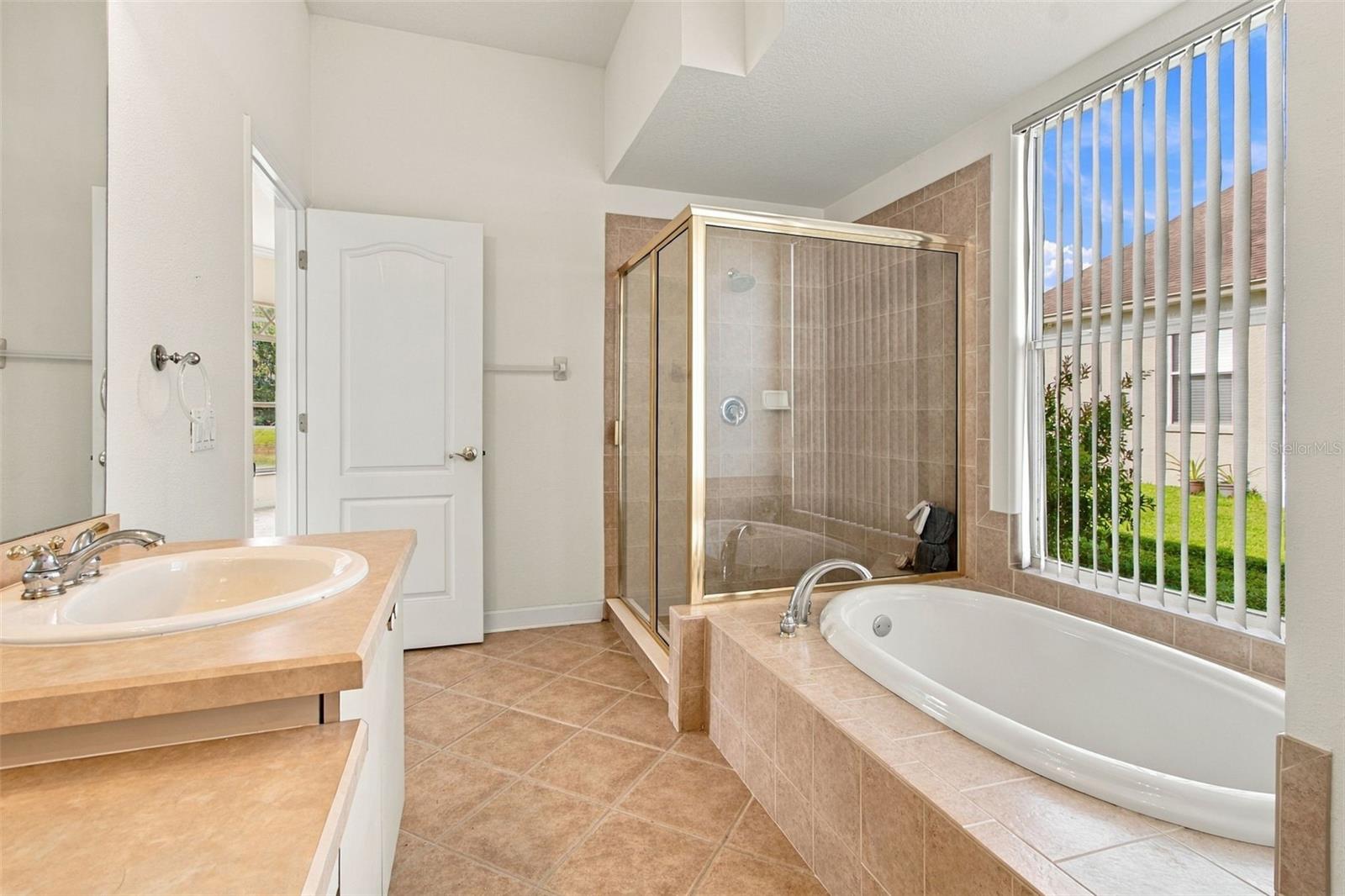 1301 FOX CHAPEL DR