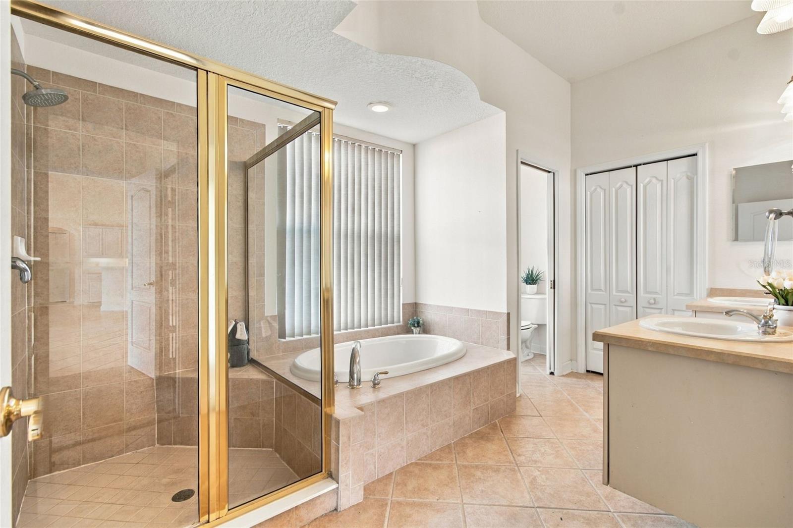 1301 FOX CHAPEL DR