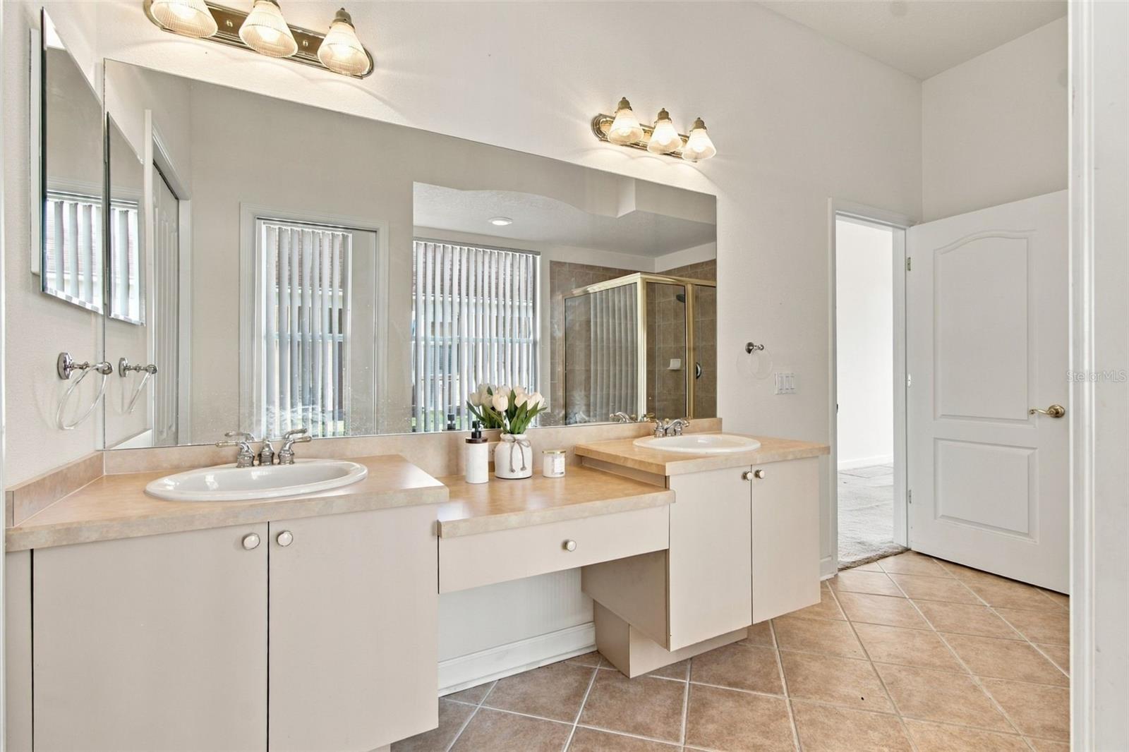 1301 FOX CHAPEL DR