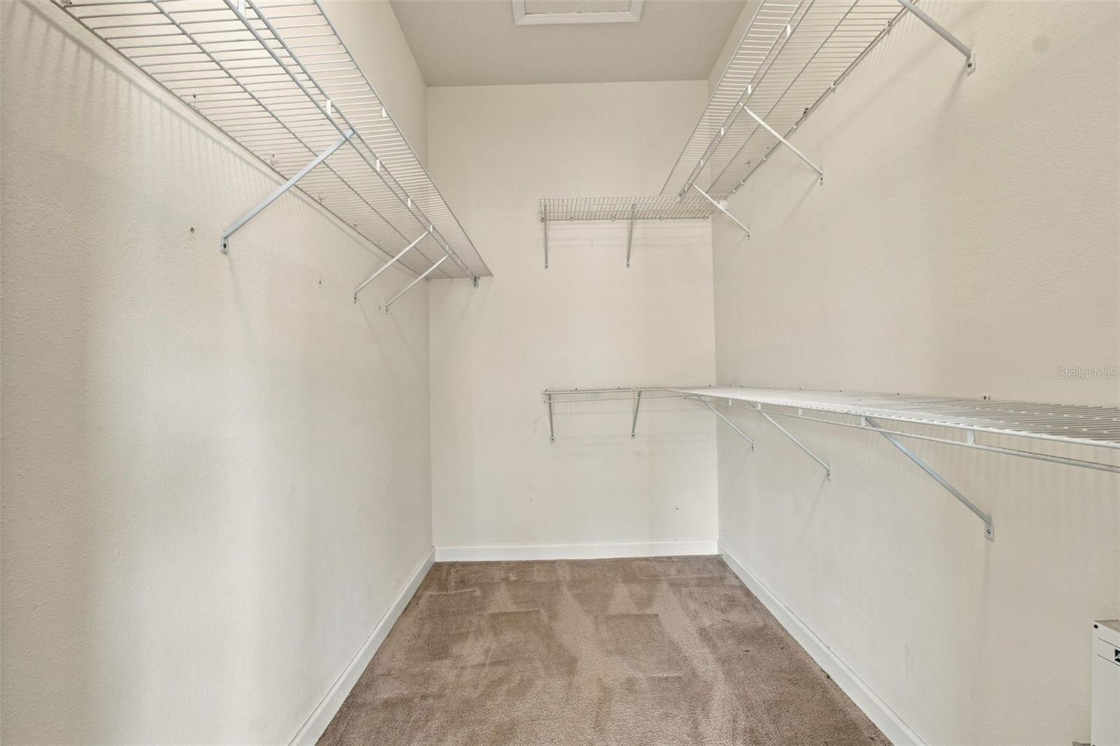1301 FOX CHAPEL DR