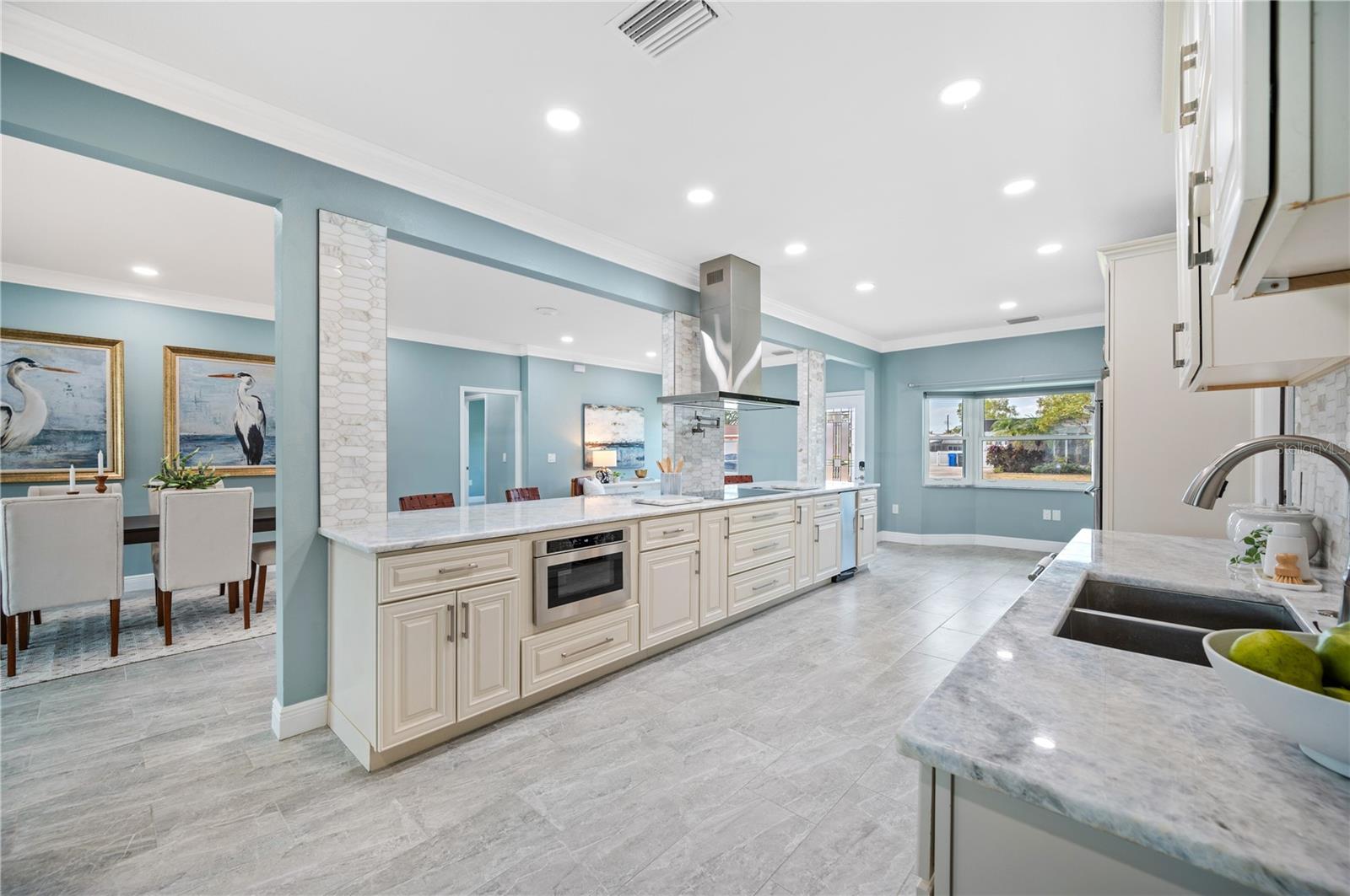 8704 BAY CREST LN