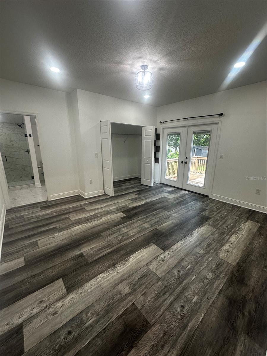 3902 N SUWANEE AVE
