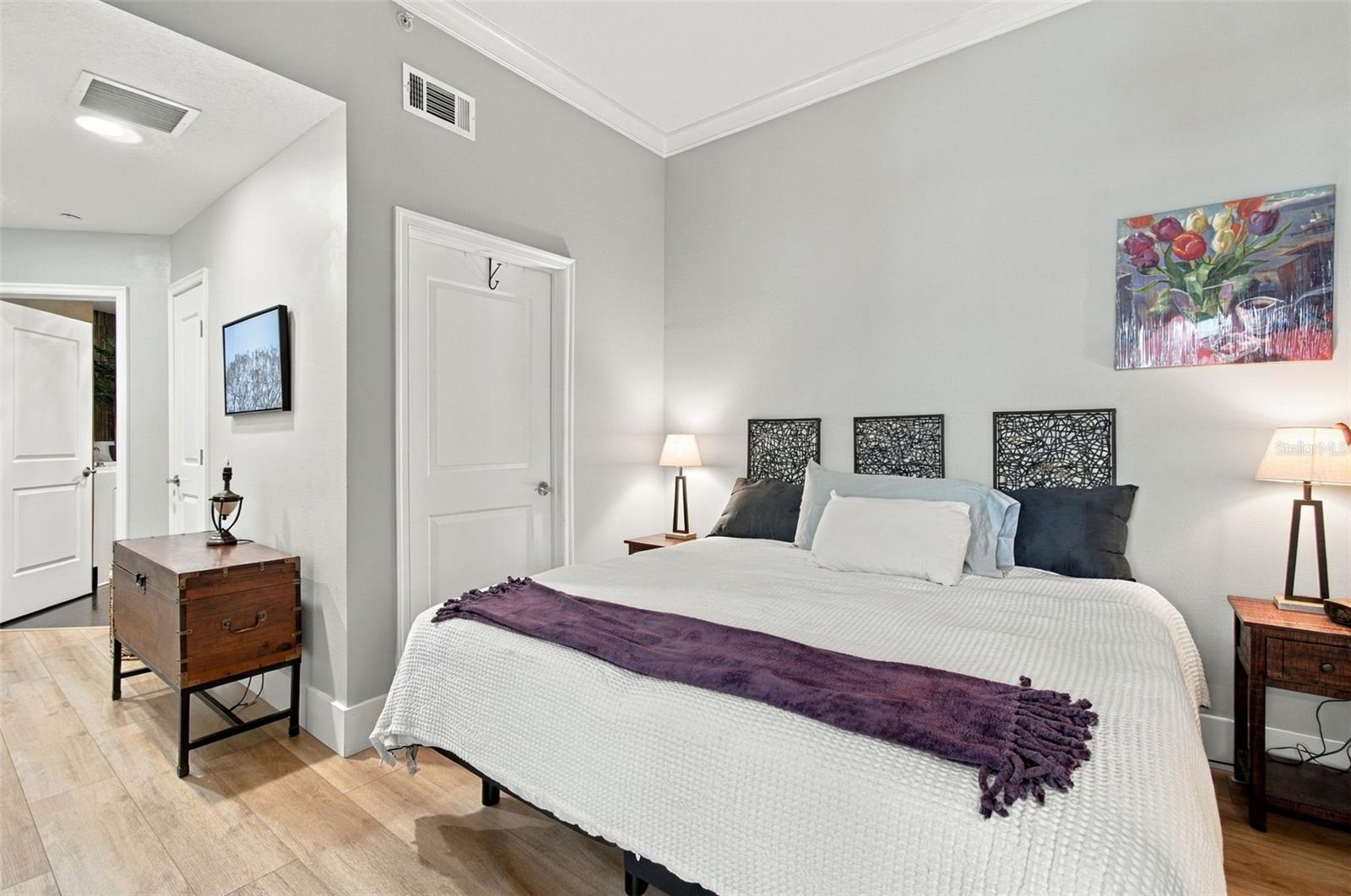 1209 E CUMBERLAND AVE #504