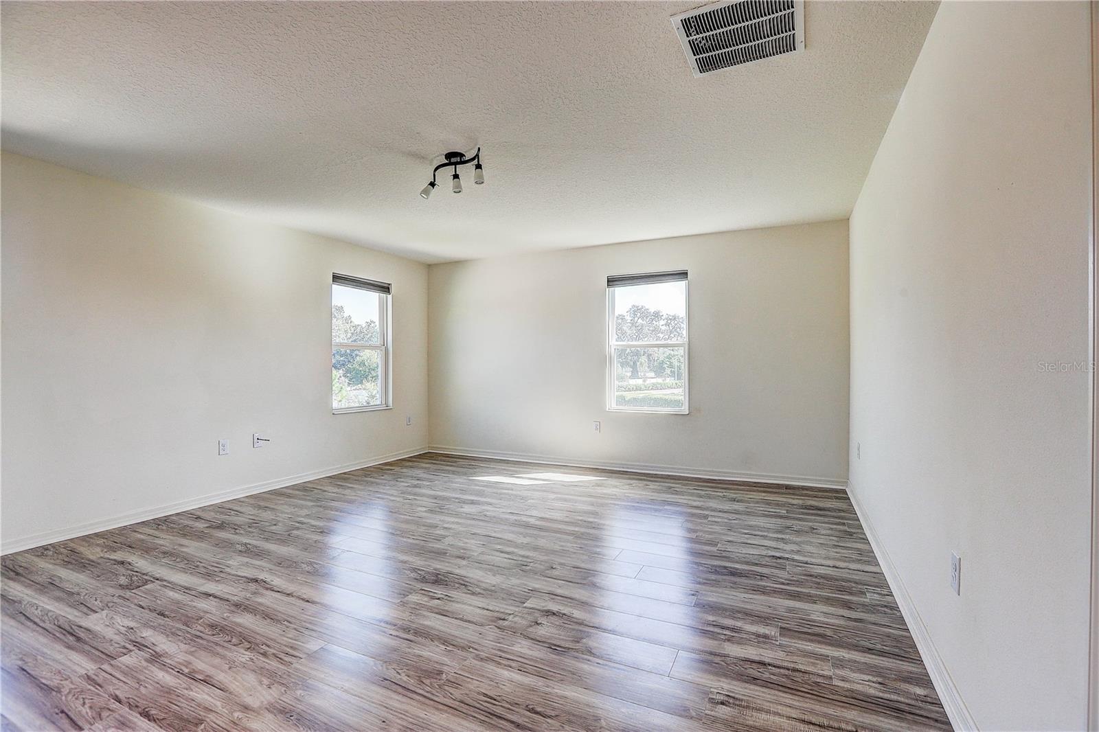 10502 MEDFORD LAKE DR