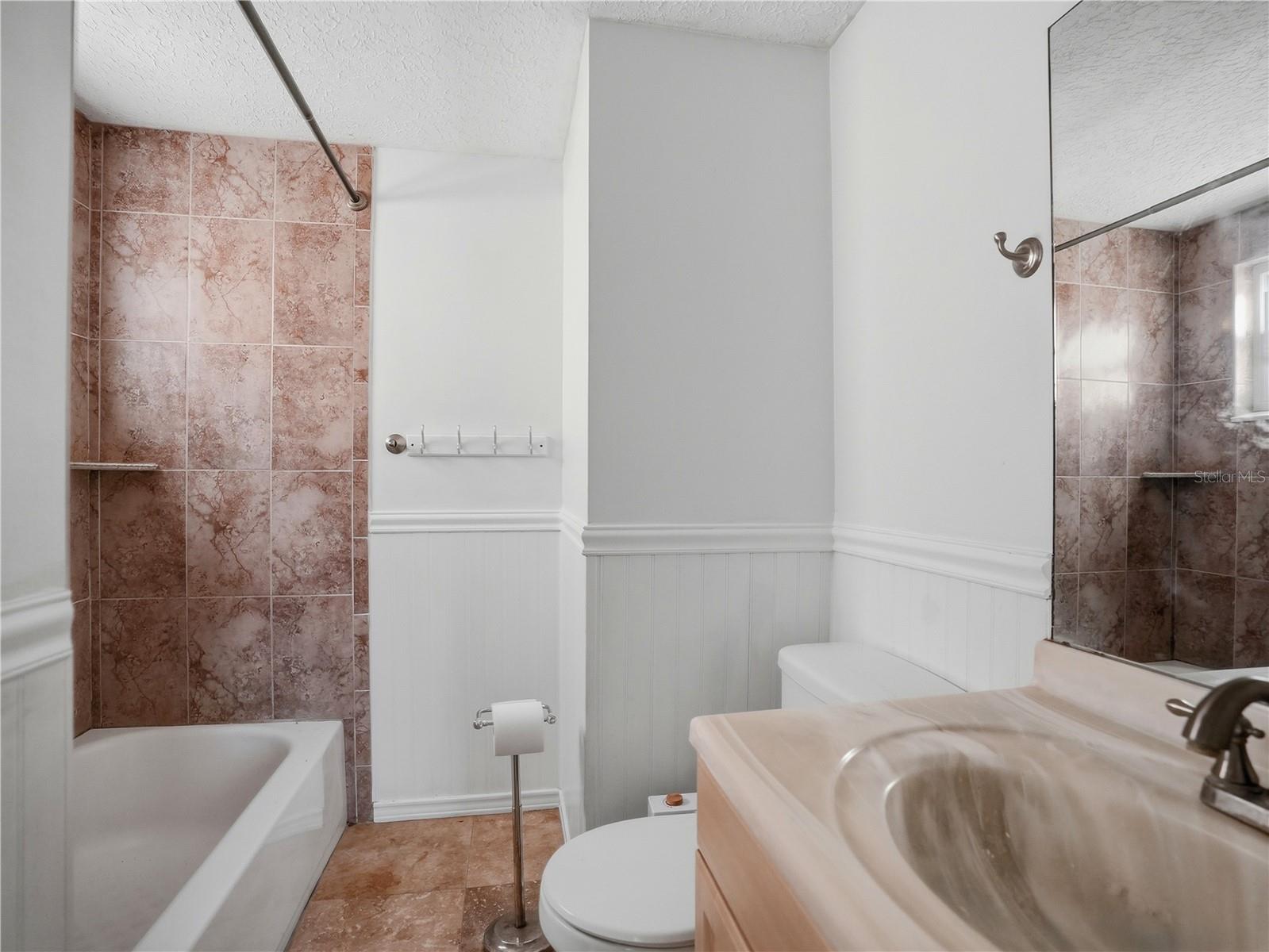 6743 LARCHMONT AVE