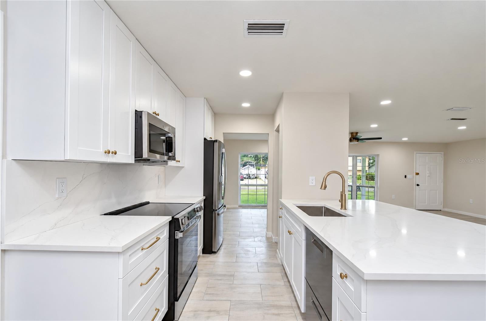 8013 W ELM ST
