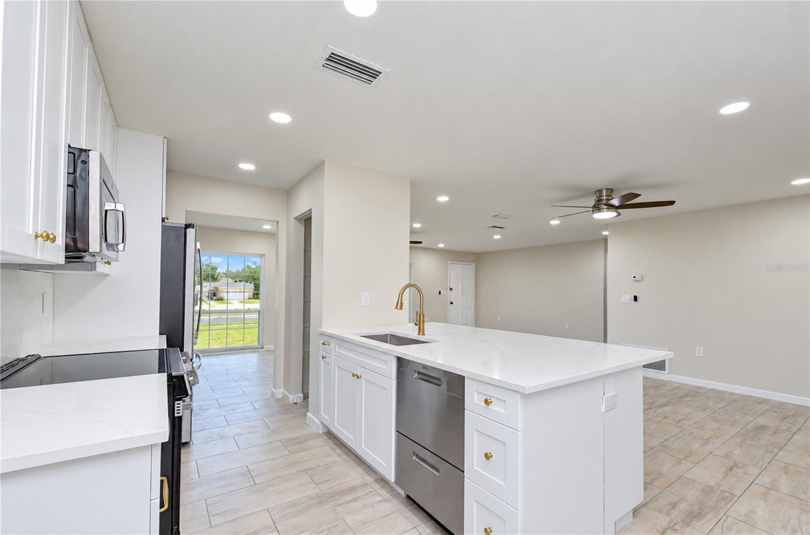 8013 W ELM ST