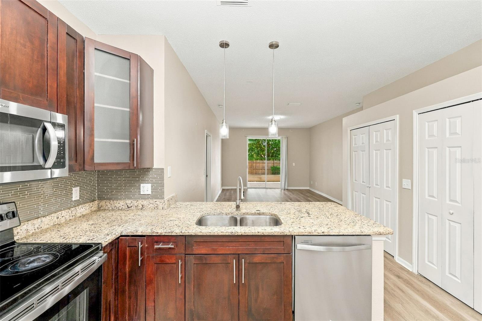 906 GRAND CANYON DR