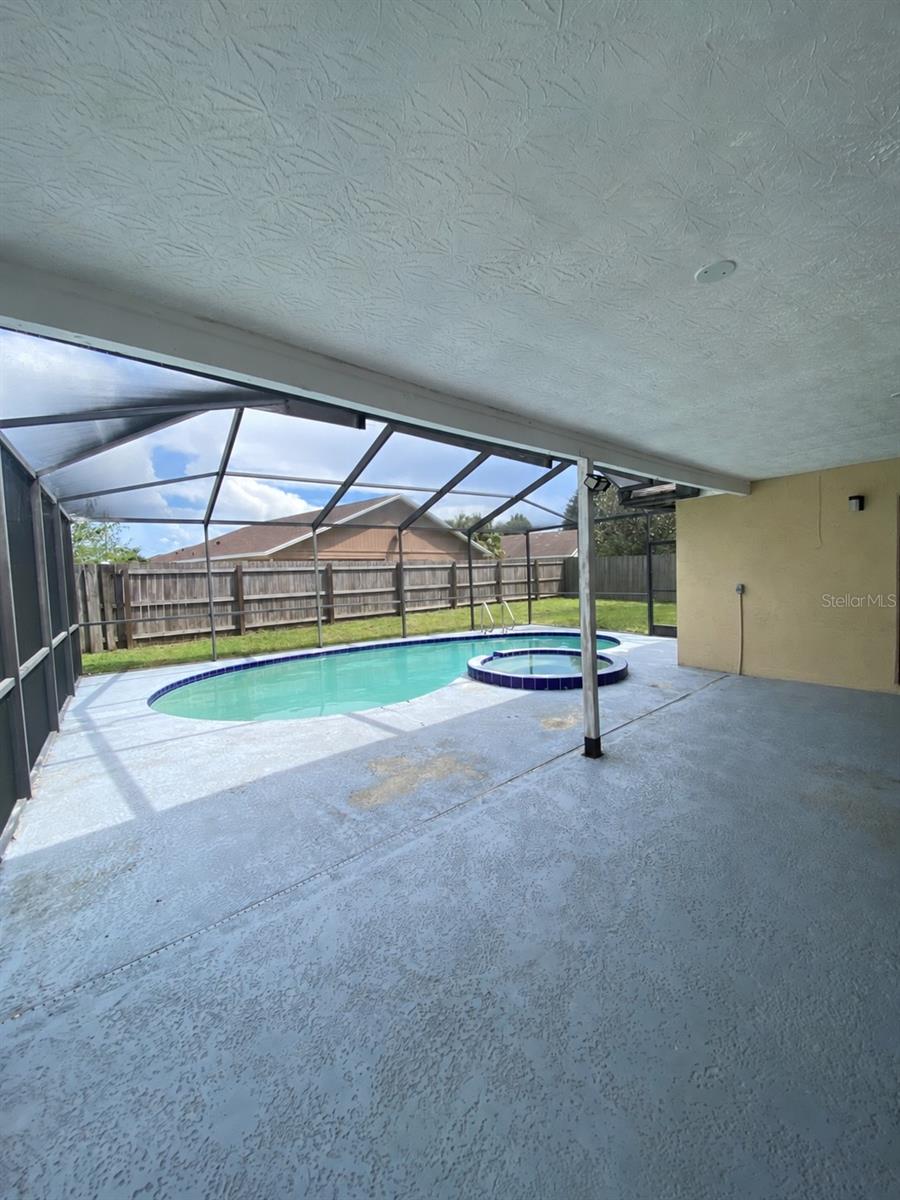 1912 ELK SPRING DR