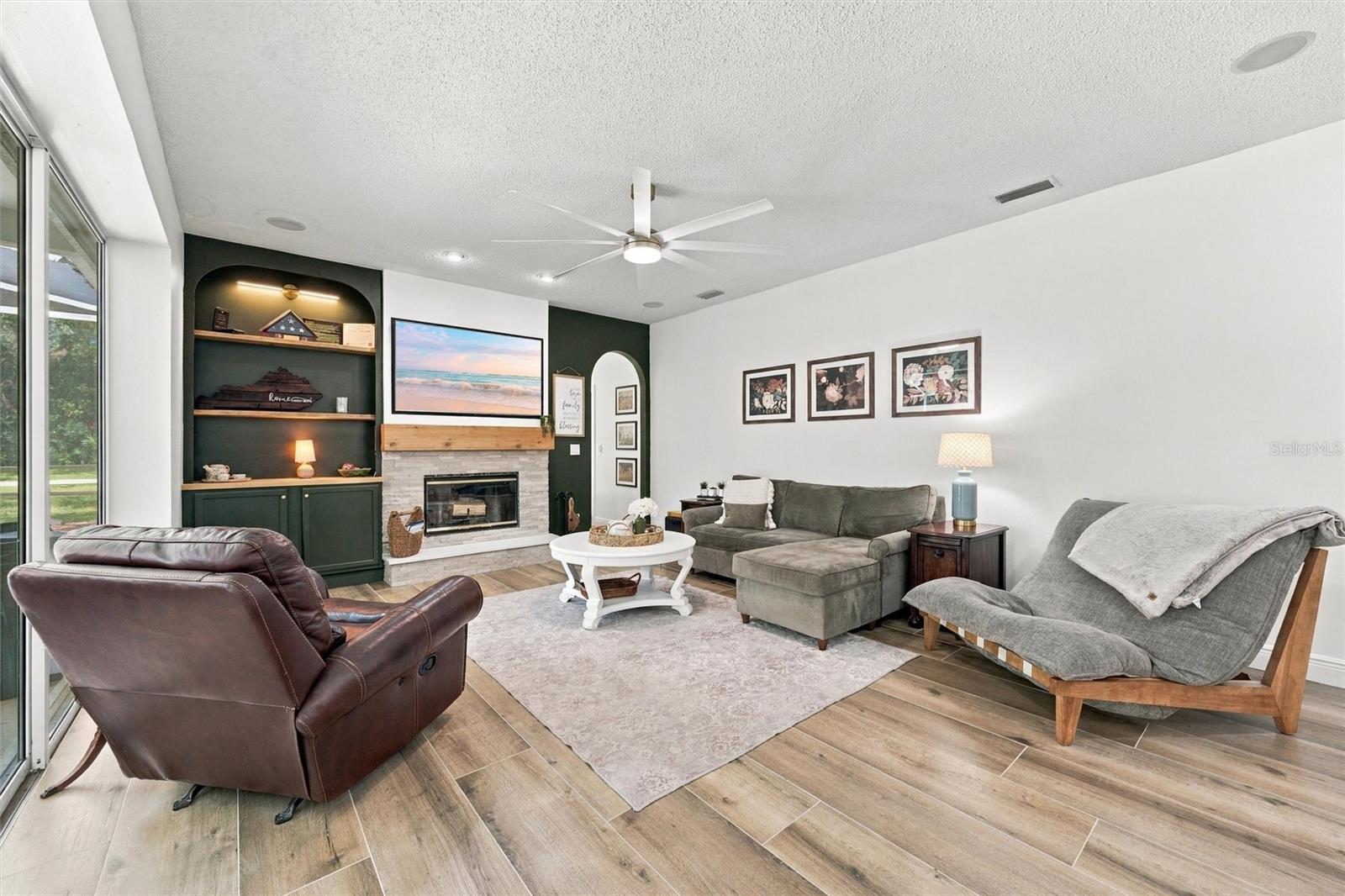 9316 KNIGHTSBRIDGE CT