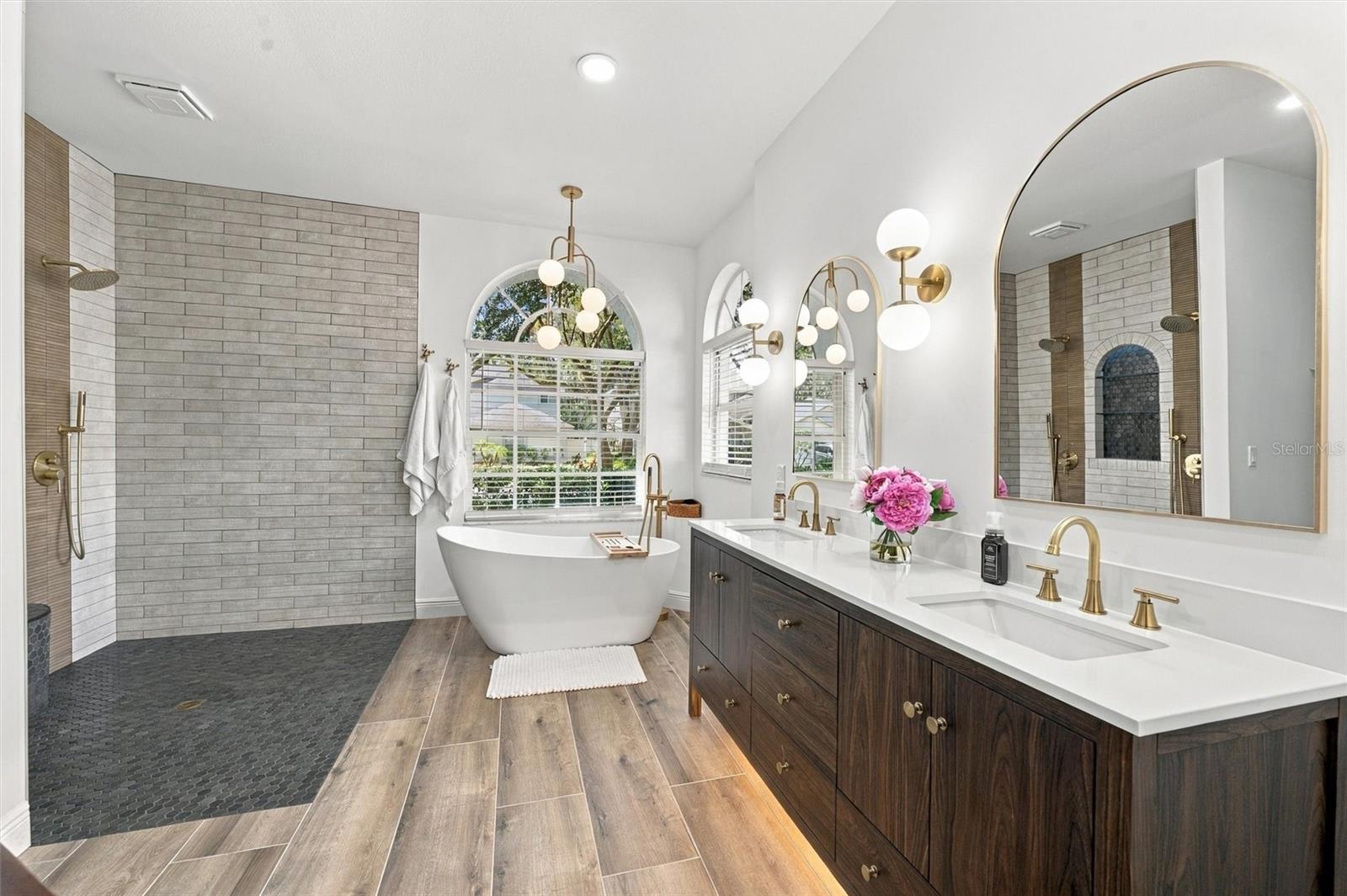 9316 KNIGHTSBRIDGE CT