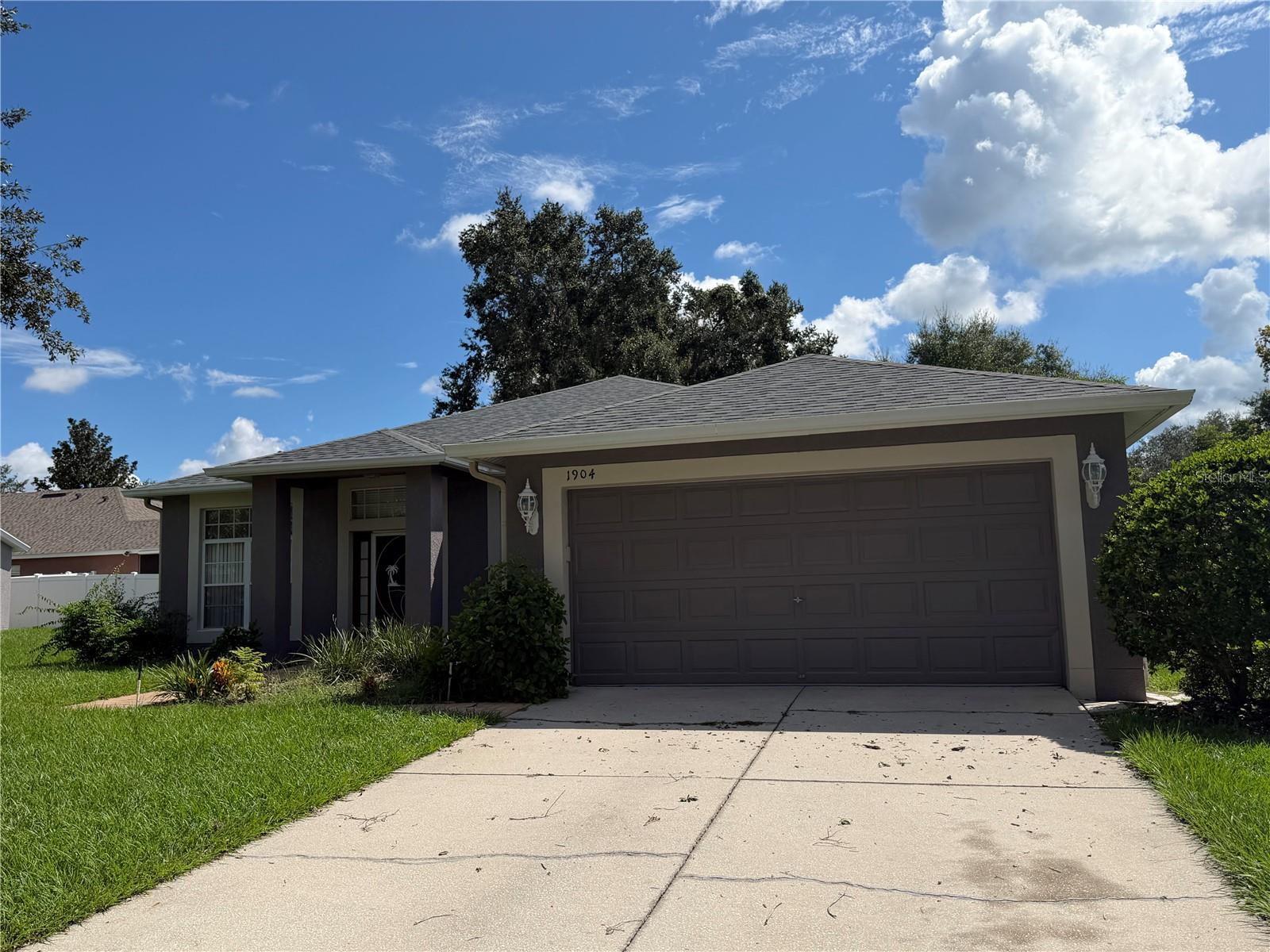 1904 SAMANTHA LN