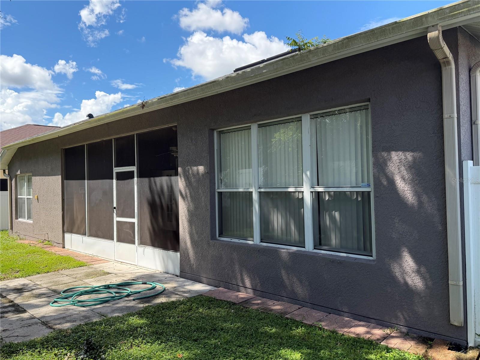 1904 SAMANTHA LN