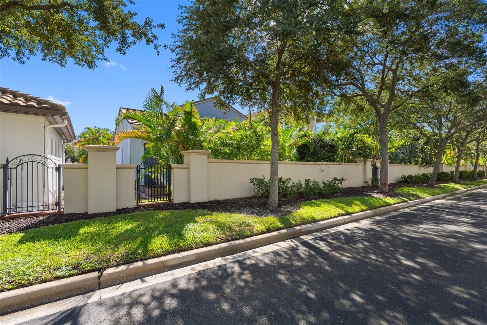 6054 YEATS MANOR DR