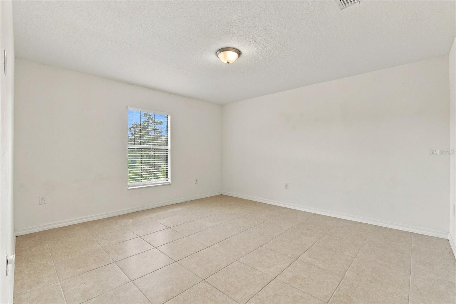 810 CHATHAM WALK DR