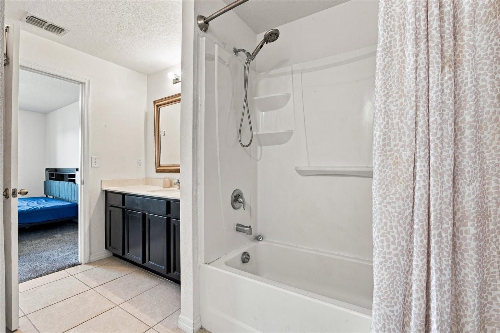 810 CHATHAM WALK DR