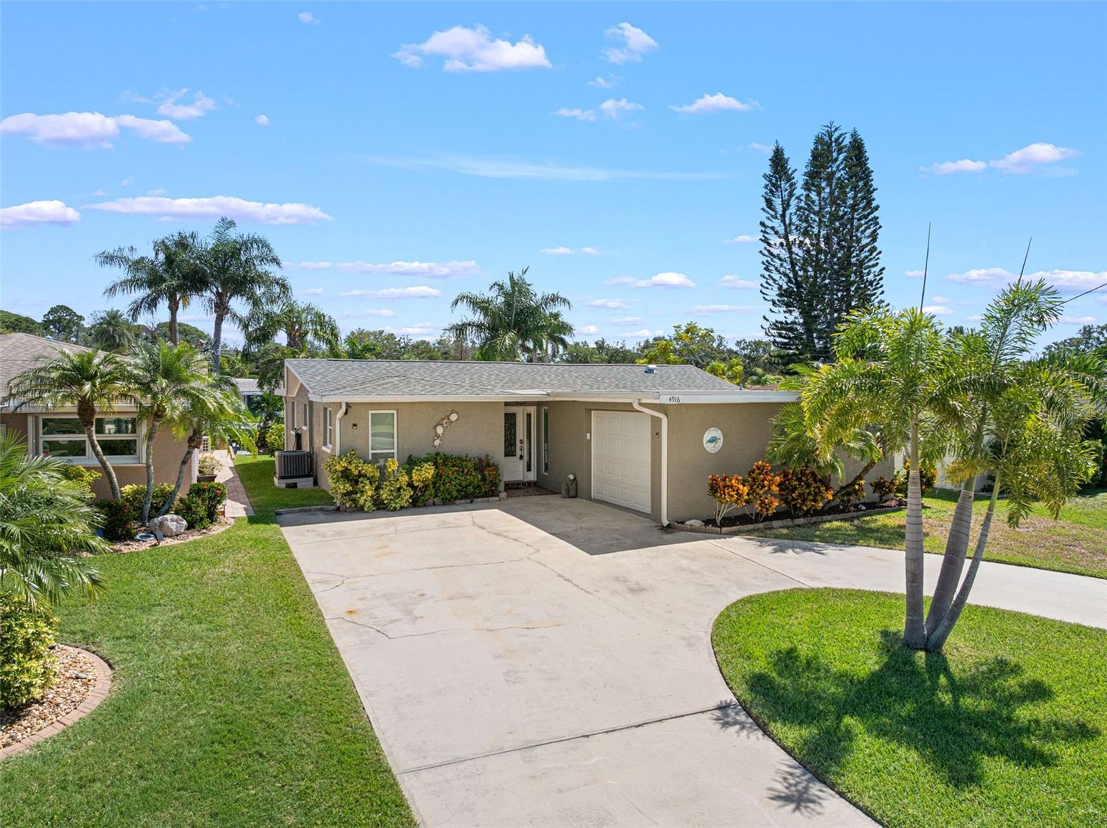 4916 POMPANO DR