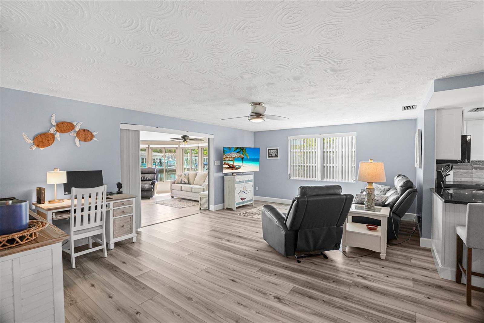 4916 POMPANO DR