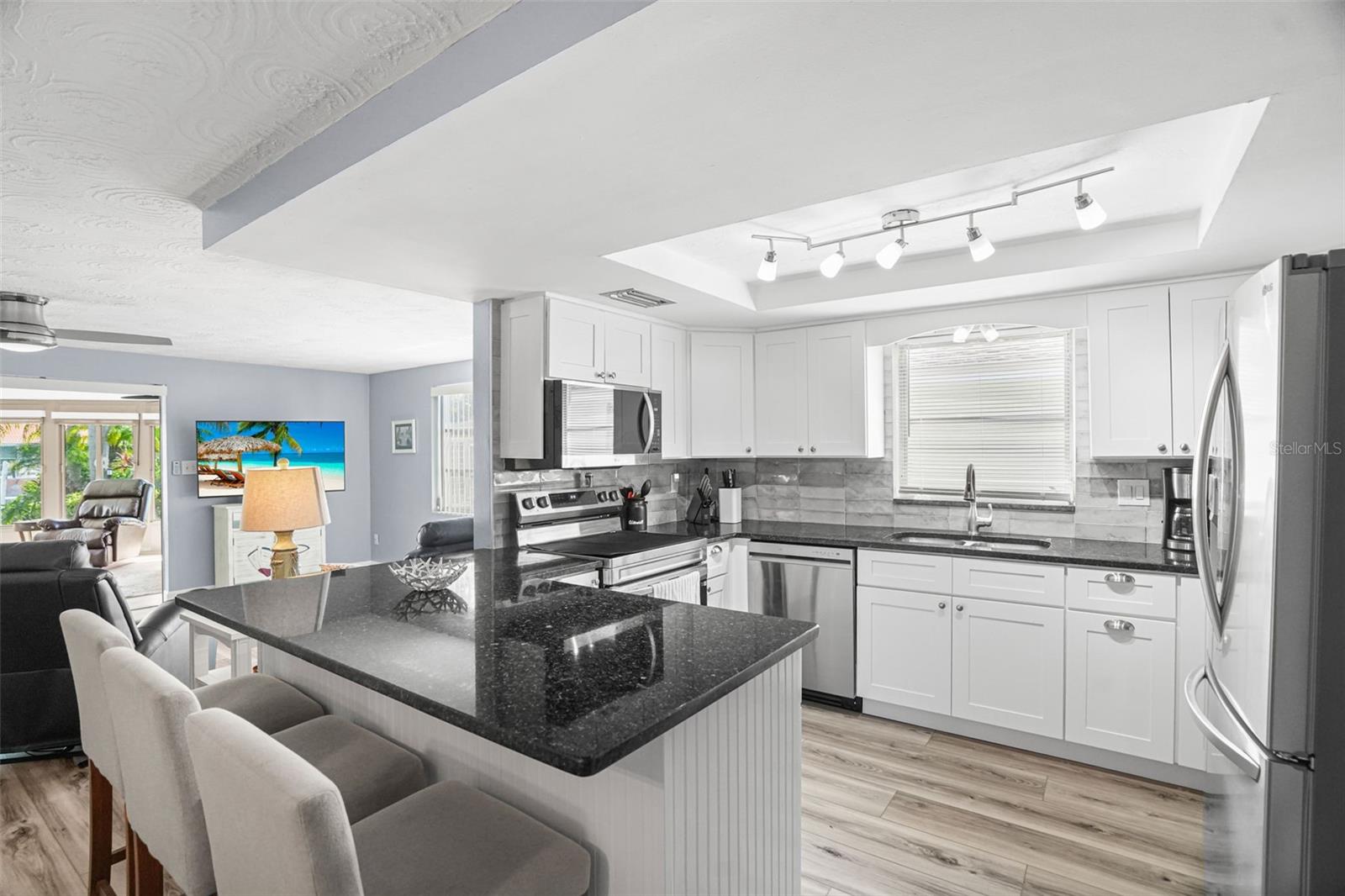 4916 POMPANO DR