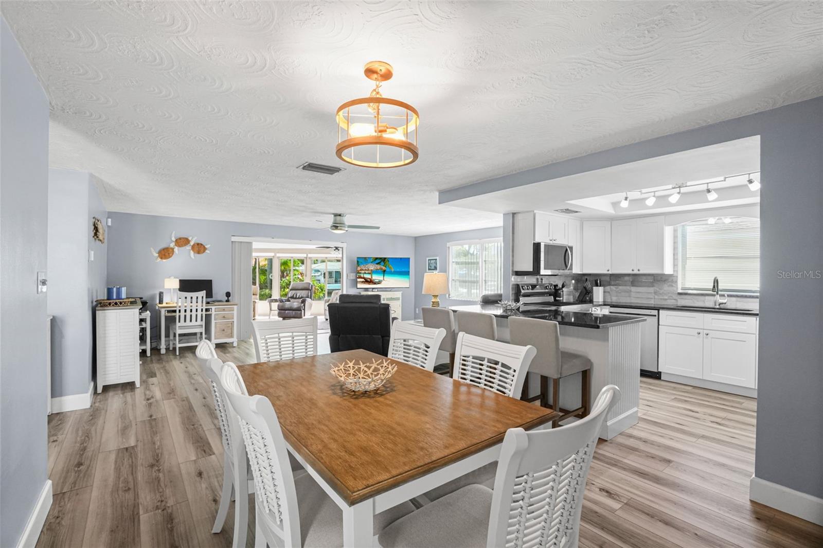 4916 POMPANO DR