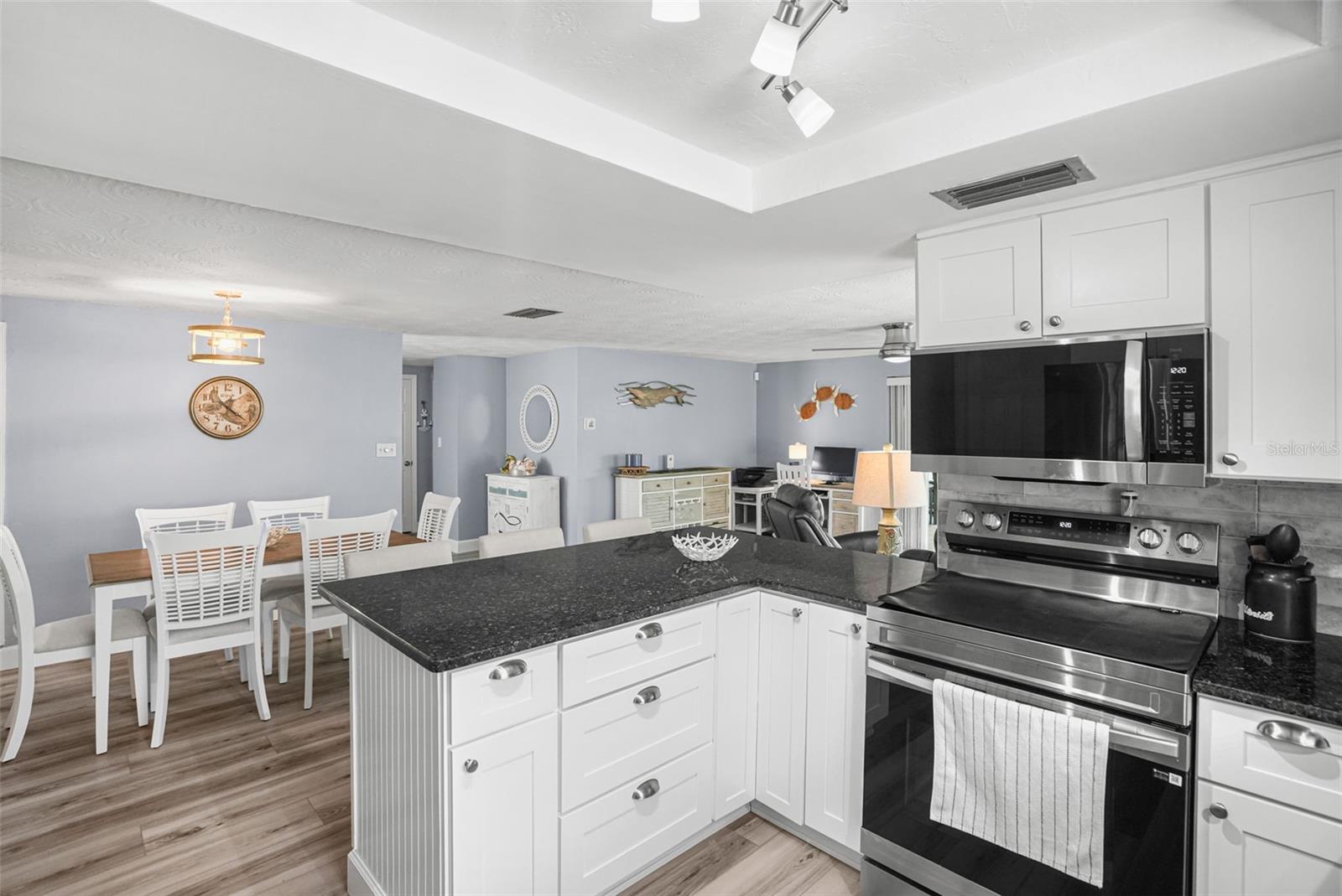 4916 POMPANO DR
