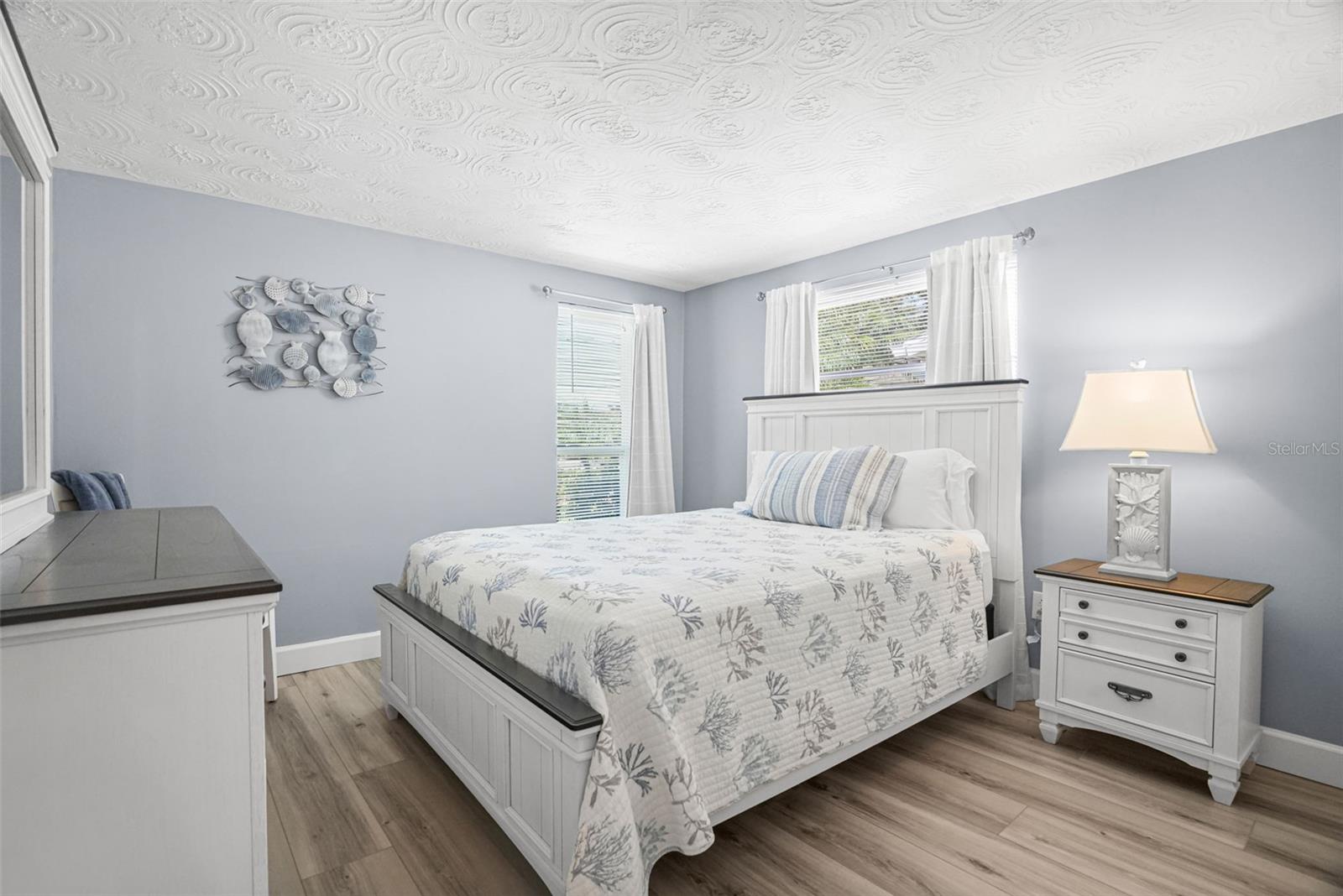 4916 POMPANO DR