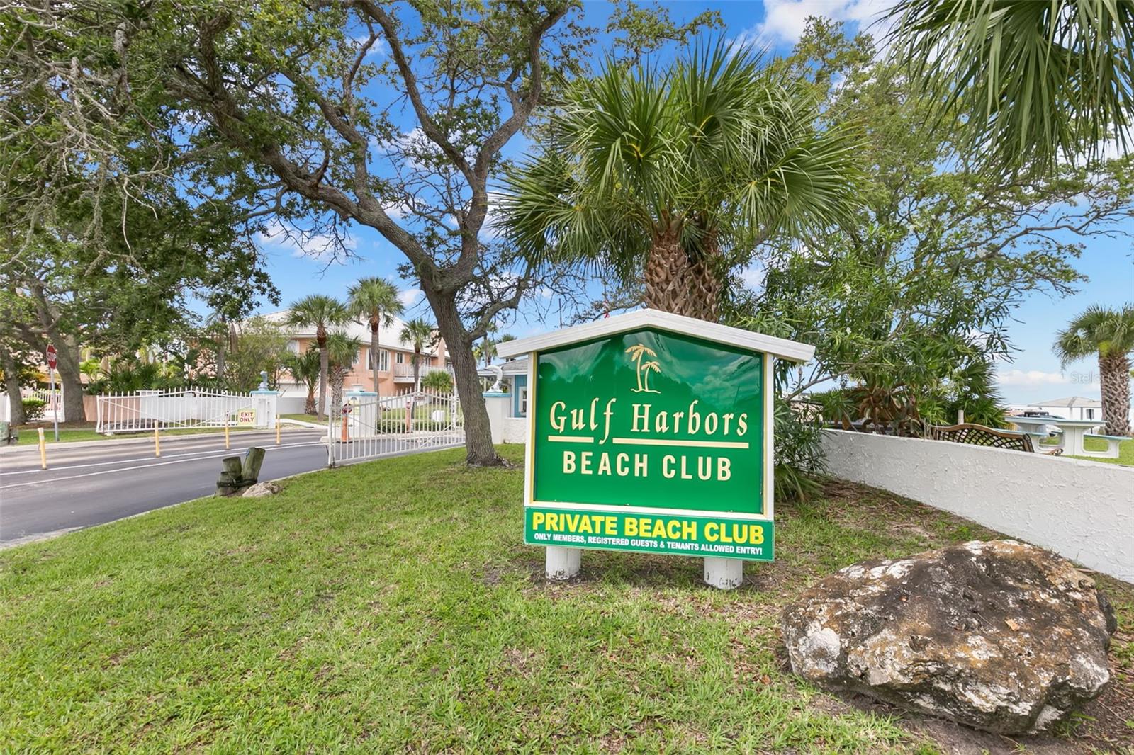 4916 POMPANO DR