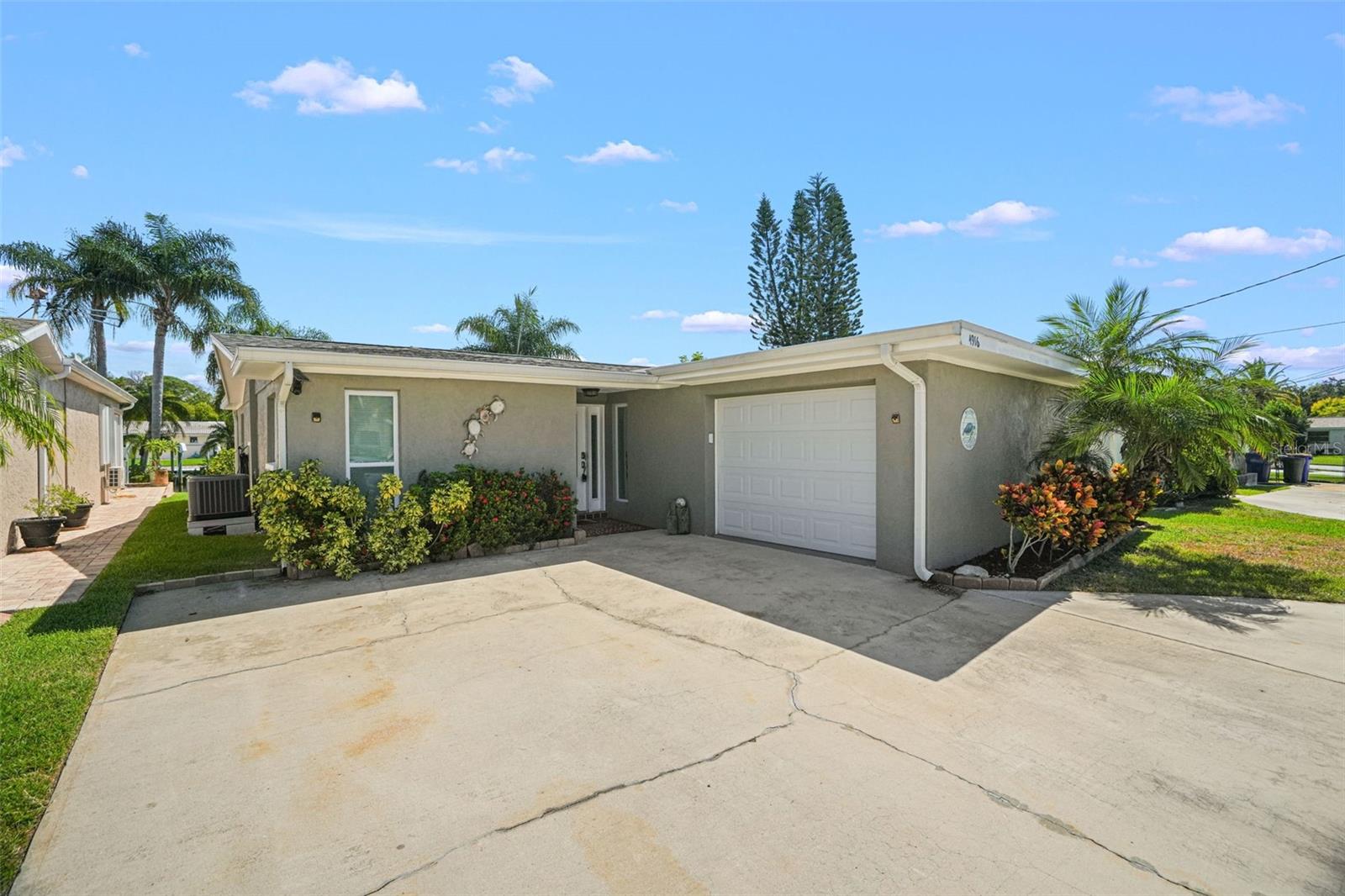 4916 POMPANO DR