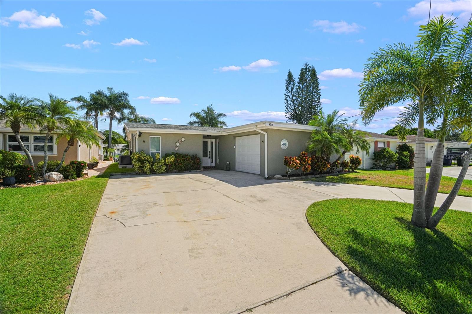 4916 POMPANO DR
