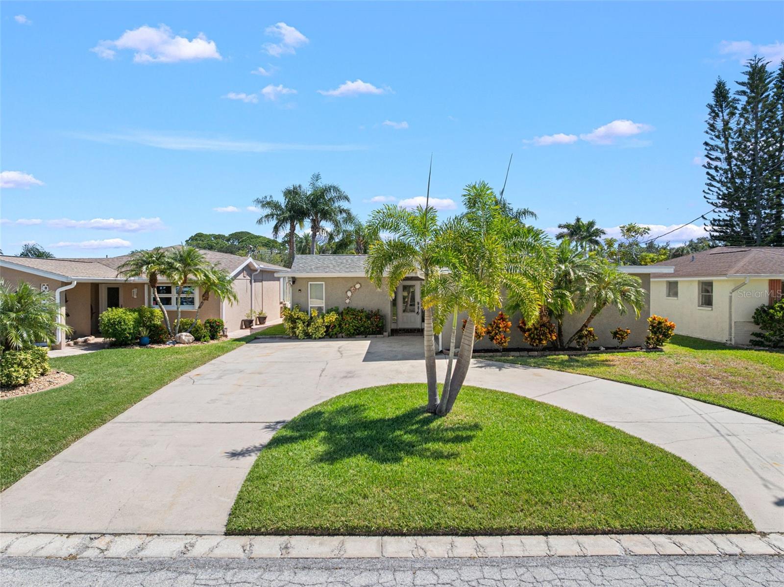 4916 POMPANO DR